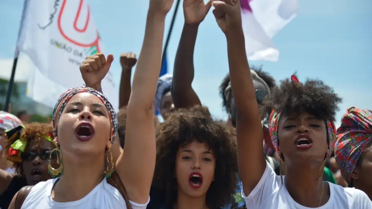 Imagem da notícia: Dois projetos políticos disputam o futuro do Brasil e da democracia