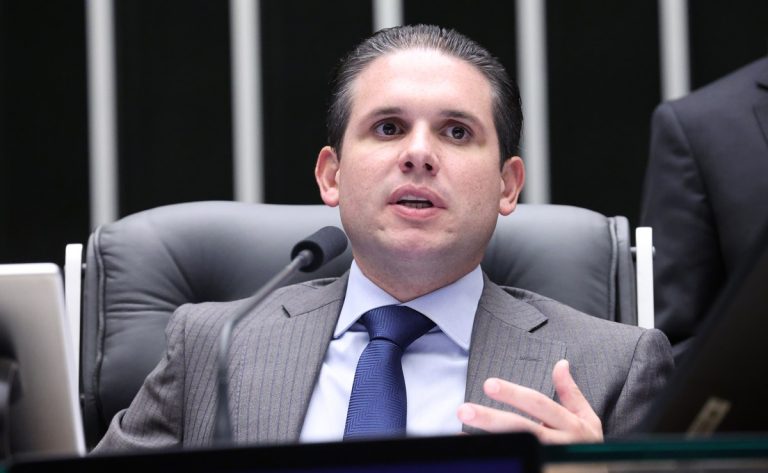 Imagem da notícia: Câmara vota nesta quarta projetos que ampliam teto do MEI
