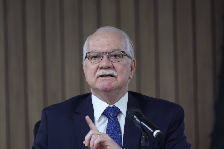 Imagem da notícia: Fachin cobra da PF todas as menções a ministros no caso Master