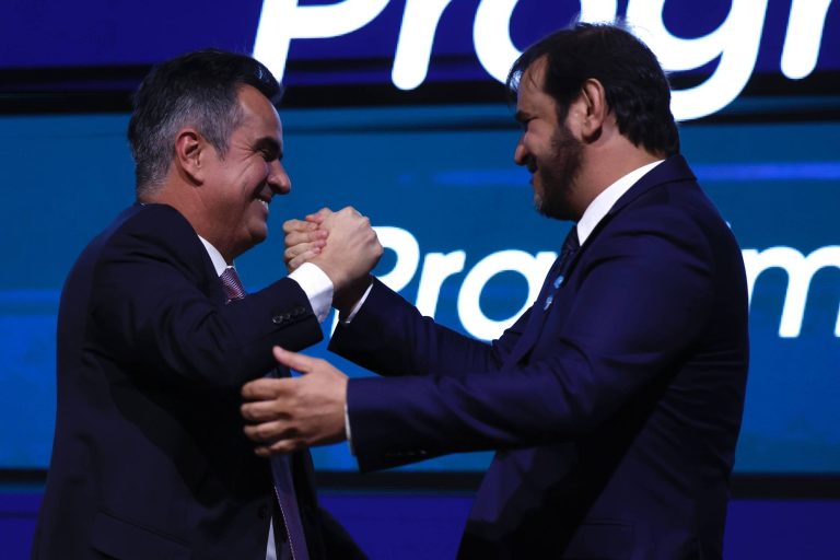Imagem da notícia: Centrão deve apoiar Flávio Bolsonaro no 2º turno, aponta União Brasil-PP