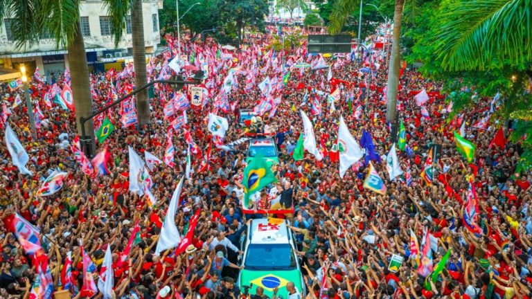 Imagem da notícia: Lula evoca viradas do Atlético-MG e diz acreditar em reverso eleitoral