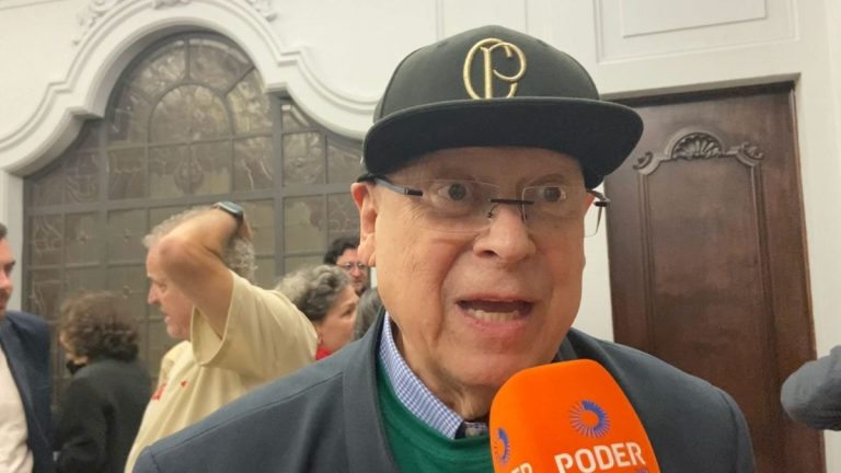 Imagem da notícia: Dirceu: Flávio Bolsonaro corre risco de acabar preso como o pai se abrir sigilos