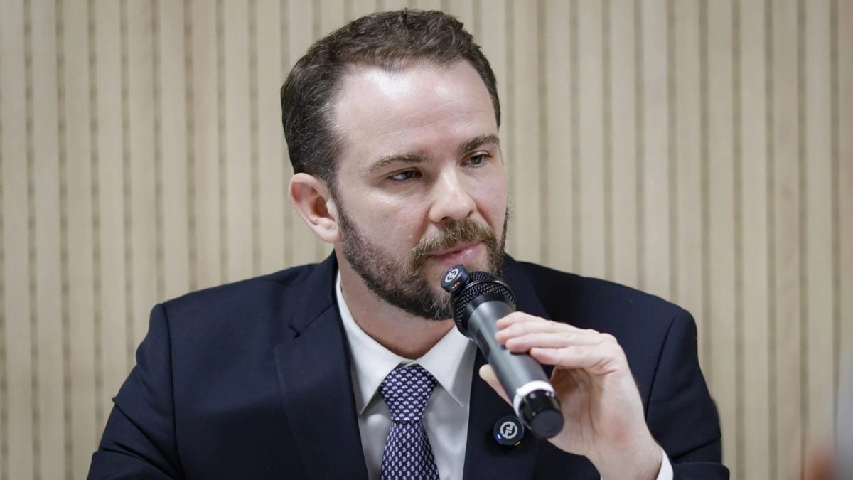 Imagem da notícia: Durigan avalia que proposta de Flávio Bolsonaro causaria calote de R$ 3 trilhões