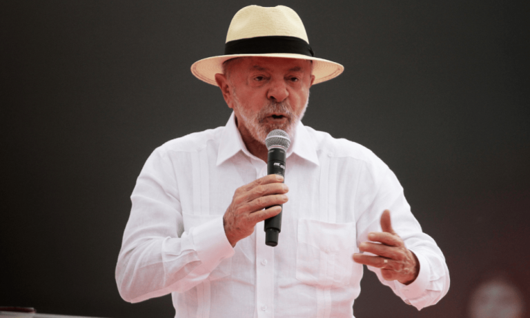 Imagem da notícia: Lula celebra aprovação da PEC que põe fim à escala 6×1