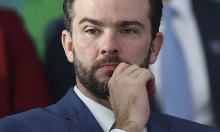 Imagem da notícia: Durigan nega possibilidade de suspender pagamentos de dívidas como promete Flávio