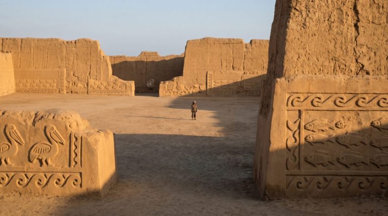 Imagem da notícia: Escada milenar revela 38 sepultamentos em palácio da civilização Chimú, no Peru