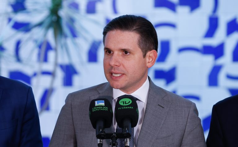 Imagem da notícia: PSB e PDT confirmam apoio à reeleição de Hugo Motta na Câmara