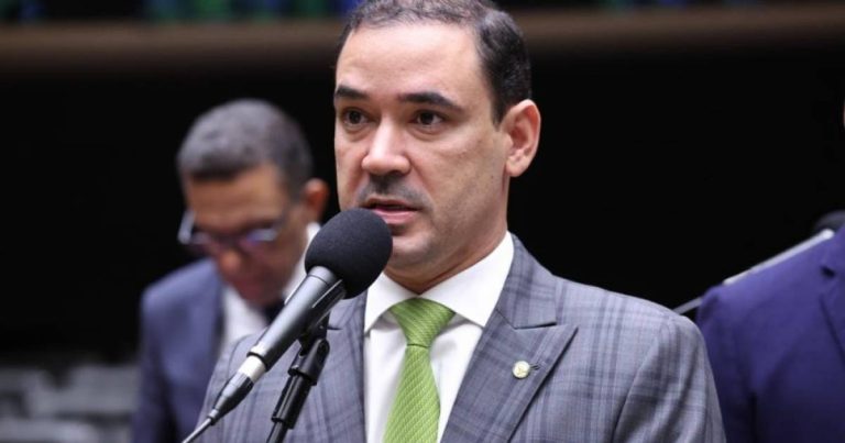 Imagem da notícia: PF investiga Vicentinho Júnior, candidato ao governo do TO, por suposta propina