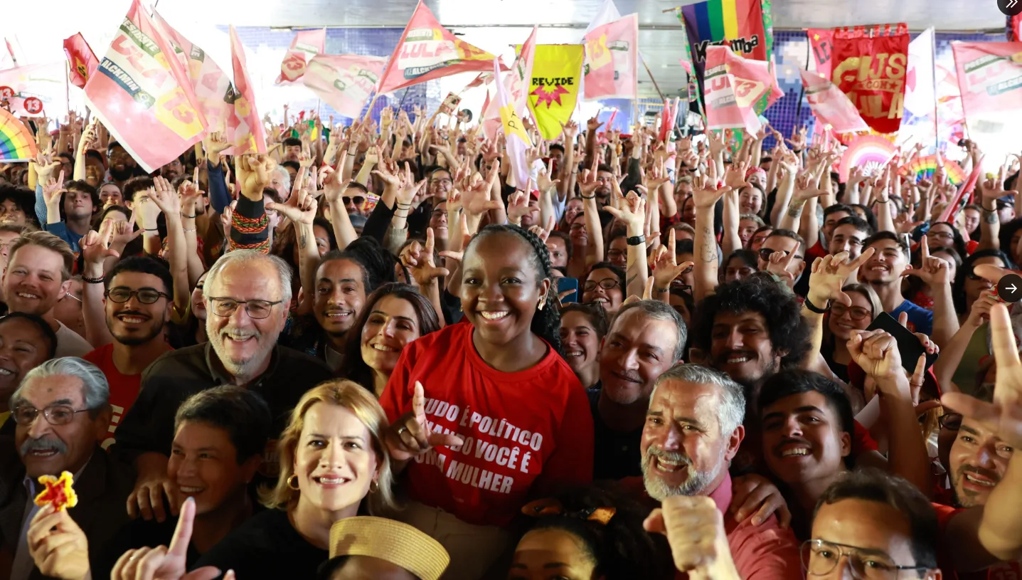 Imagem da notícia: Ana Elisa, mais jovem deputada eleita, encontra jovens em Porto Alegre