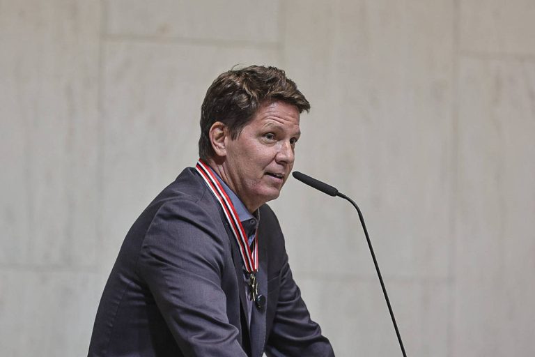 Imagem da notícia: Empresa ligada a ex-servidora de Mario Frias recebeu verba de campanha