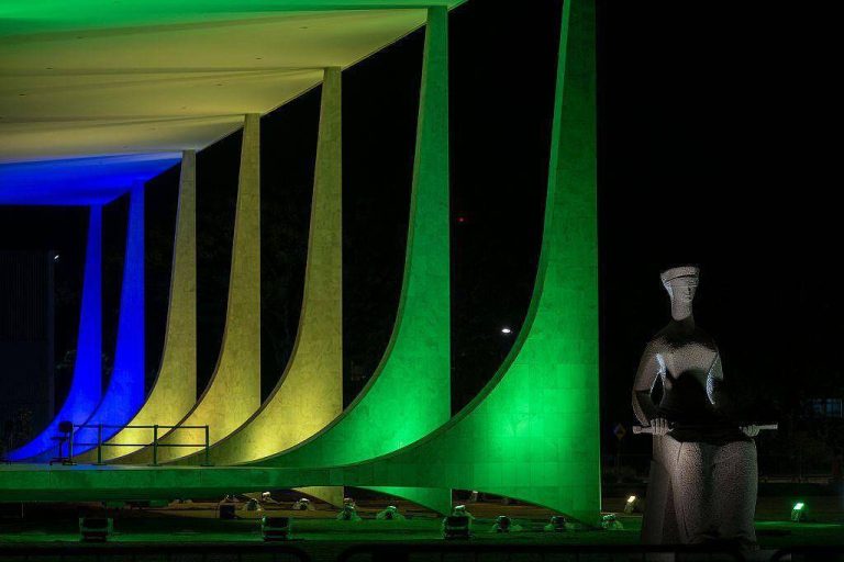 Imagem da notícia: Advogados divulgam carta aberta em defesa da democracia e do voto livre