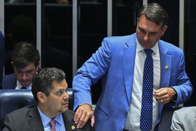 Imagem da notícia: Senado deve aprovar fim da escala 6×1 e PT mira campanha