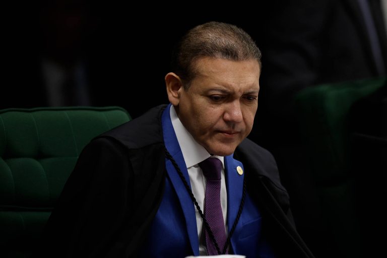 Imagem da notícia: Kassio e Janones vão discutir canal ‘Exército do Lula’ no WhatsApp
