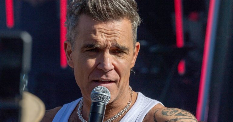 Imagem da notícia: Robbie Williams cobra vaga no Rock in Rio após vinte anos