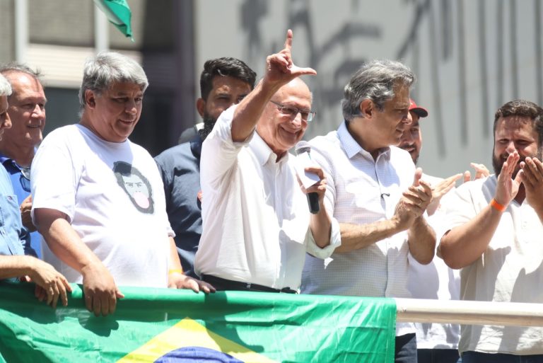 Imagem da notícia: Alckmin defende fim do sigilo para eleitos e acusa Flávio de protelar