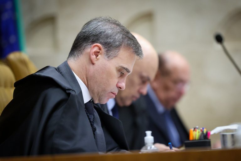 Imagem da notícia: TSE avaliou restrição a canais do WhatsApp antes do 2º turno