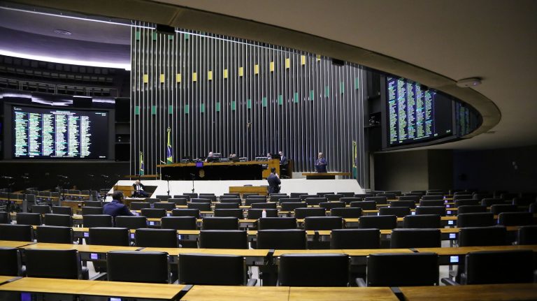 Imagem da notícia: Votos concentrados frustram PSOL na Câmara e derrubam estratégia de puxadores