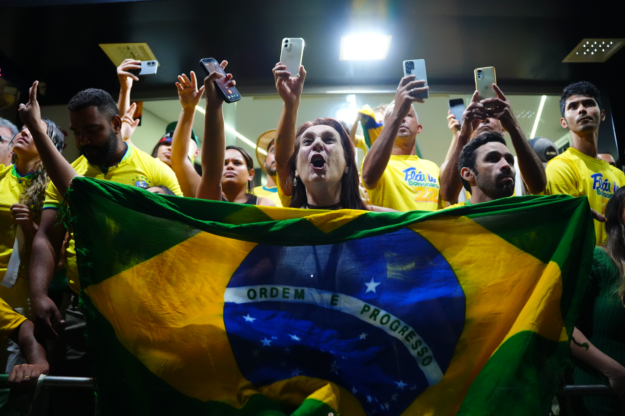 Imagem da notícia: Debates perdem força e campanha de 2026 migra para o celular