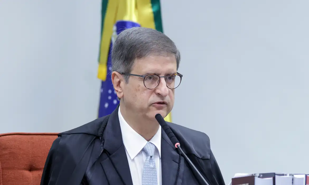 Imagem da notícia: PGR se posiciona contra acesso a registros de Vorcaro no Senado