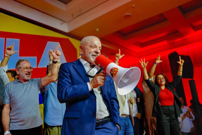 Imagem da notícia: Lula obtém 53,8 milhões de votos no 1º turno das Eleições 2026