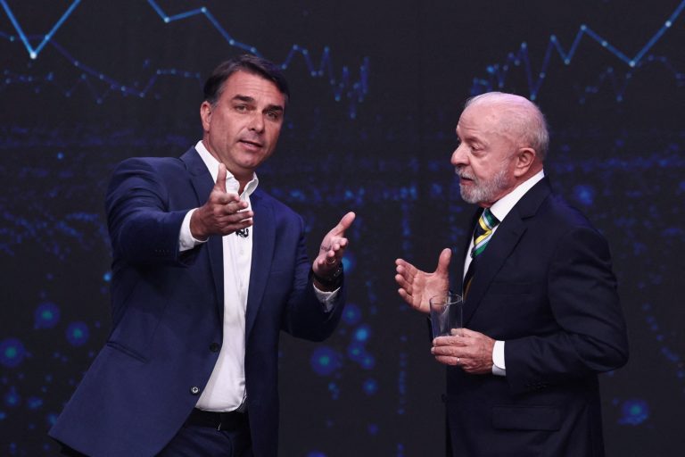 Imagem da notícia: Derrotados no 1º turno: quem apoia Flávio Bolsonaro e quem está com Lula