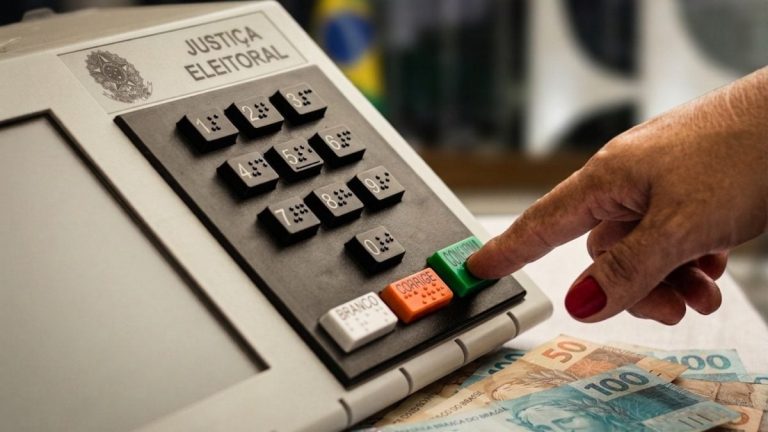 Imagem da notícia: Menos abstenção pode encurtar distância entre Flávio Bolsonaro e Lula, mas não muda favoritismo