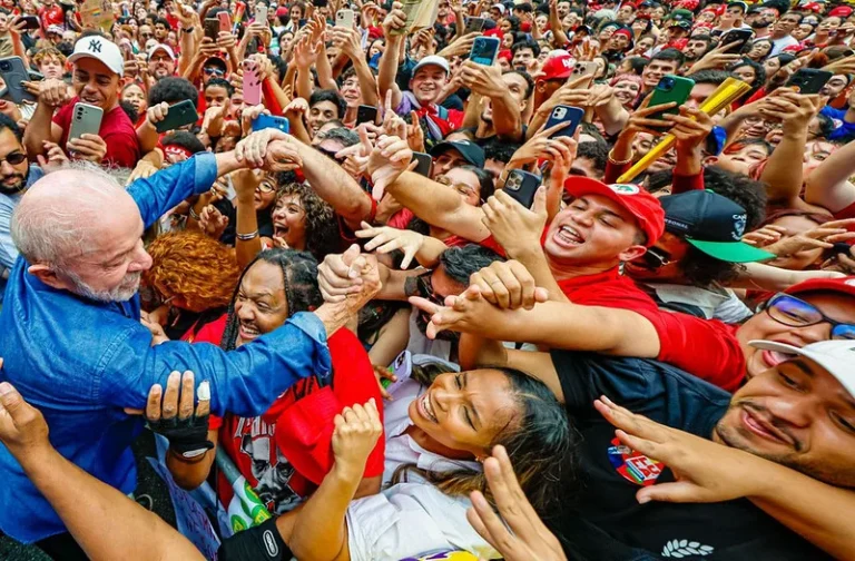 Imagem da notícia: Lula fecha campanha com atos no Rio e em SP neste sábado