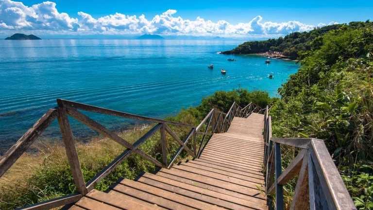 Imagem da notícia: Búzios lidera Bandeira Azul no RJ com cinco praias certificadas