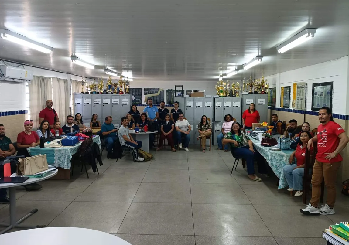 Imagem da notícia: Polícia e militante bolsonarista invadem escola em Salgueiro e intimidam servidores