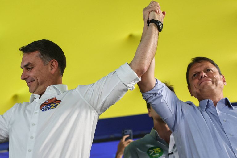 Imagem da notícia: Tarcísio troca discrição por papel de cabo eleitoral contra Lula