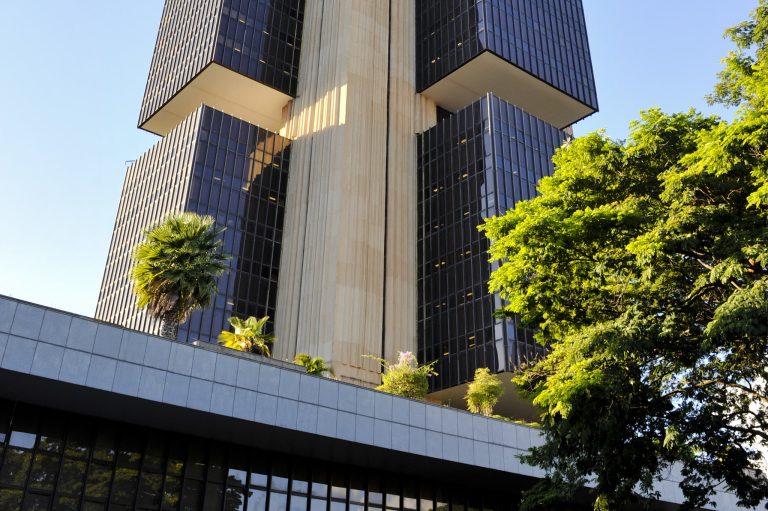 Imagem da notícia: Banco Central aponta 23,9 milhões de brasileiros com valores a receber em bancos