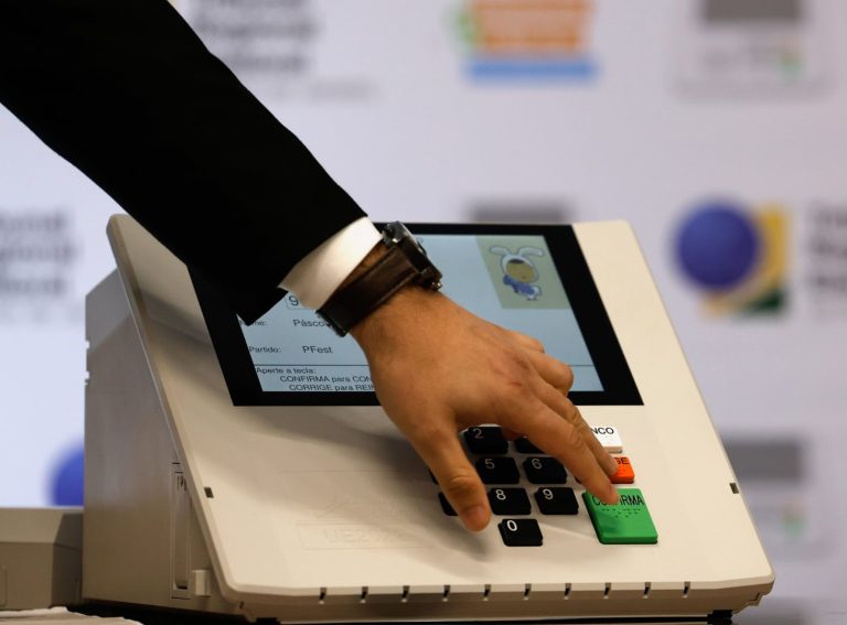 Imagem da notícia: Mudanças em locais de votação teriam efeito limitado no 2º turno