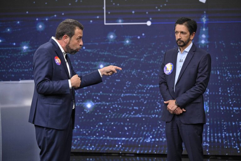 Imagem da notícia: Lula desafia Flávio Bolsonaro a abrir sigilo e repete tática de Boulos