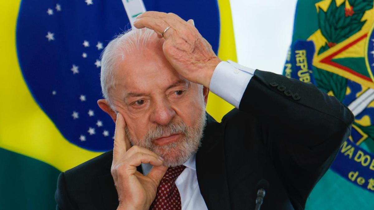 Imagem da notícia: The Economist questiona se Lula tem carta na manga contra Flávio