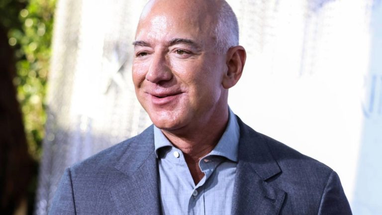 Imagem da notícia: Bezos prevê milhões de pessoas vivendo no espaço em duas décadas