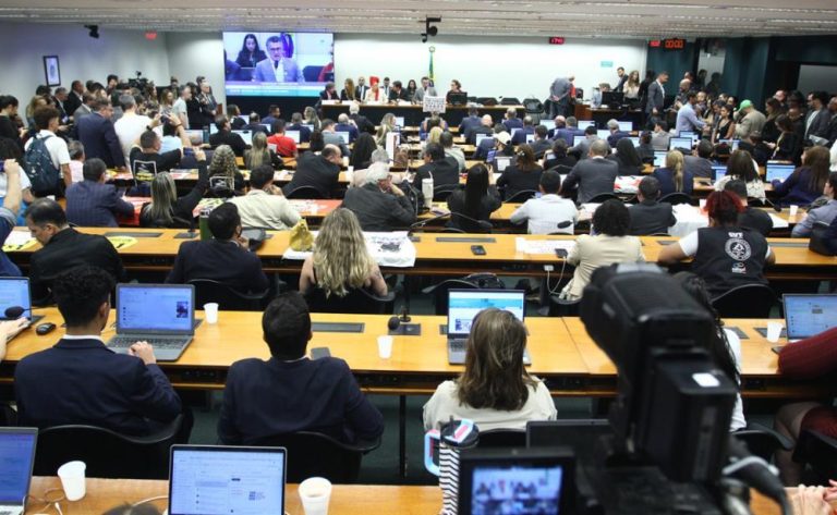 Imagem da notícia: Governo garante apoio e Senado pode votar fim da 6×1 nesta quarta