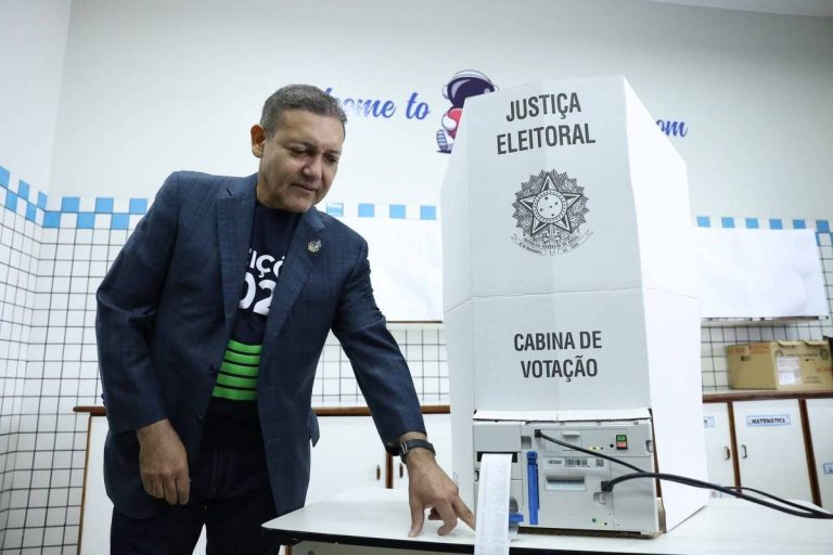 Imagem da notícia: Racha no STF provoca idas e vindas nas decisões do TSE, apontam especialistas