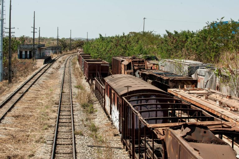 Imagem da notícia: Flávio Bolsonaro anuncia trem de 1.400 km no Nordeste sem estudos ou custos