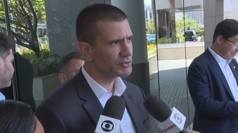 Imagem da notícia: Douglas Ruas aguarda retotalização de votos antes de falar sobre vitória no Rio