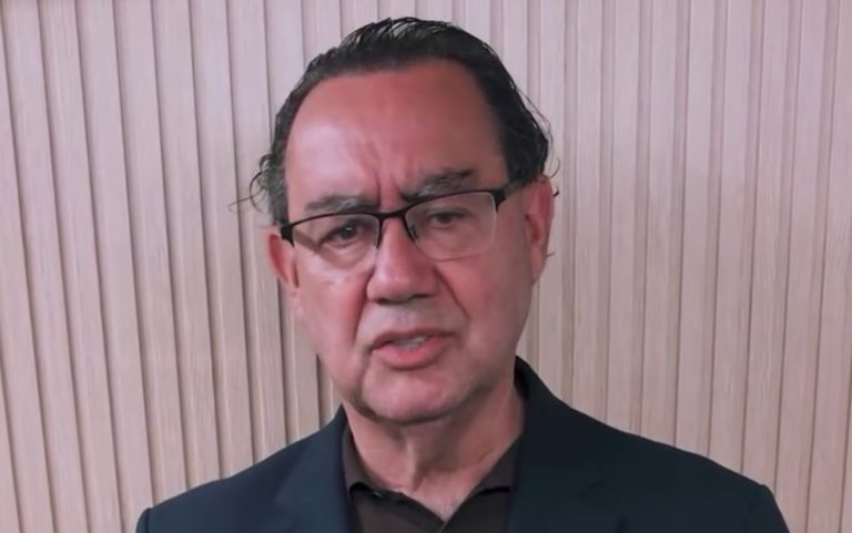 Imagem da notícia: Augusto Cury declara apoio a Flávio Bolsonaro e promete cobrar compromissos
