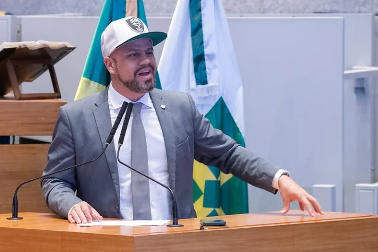 Imagem da notícia: Max Maciel cobra responsabilização de Ibaneis Rocha após relatório da PF