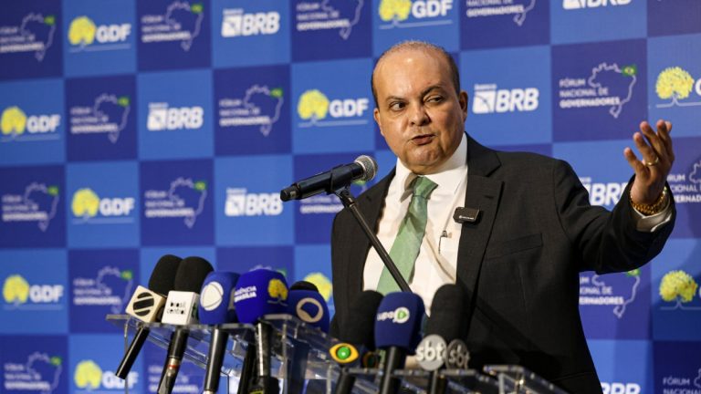 Imagem da notícia: Ibaneis Rocha silencia após revelação de propina de R$ 400 milhões