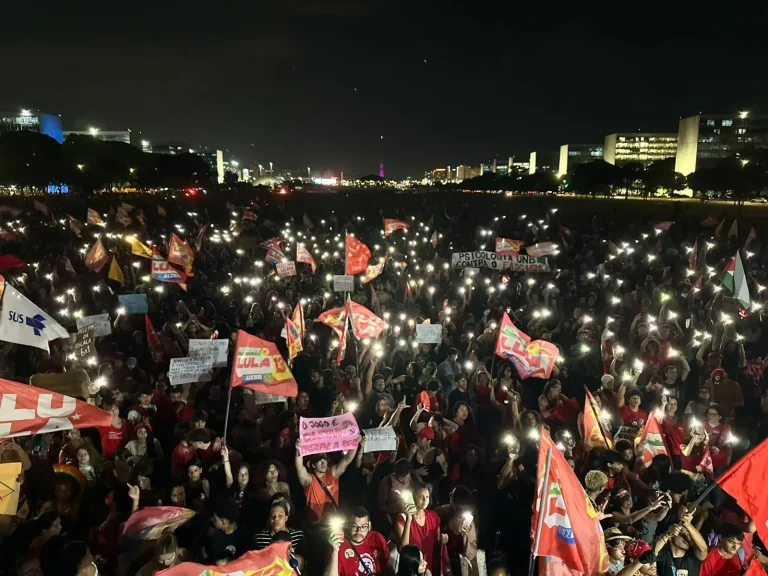 Imagem da notícia: Presença popular nas ruas devolve força à ação política no Brasil