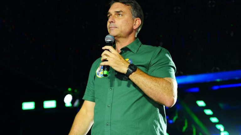 Imagem da notícia: Bispos publicam carta “ao povo de Deus” contra candidatura de Flávio