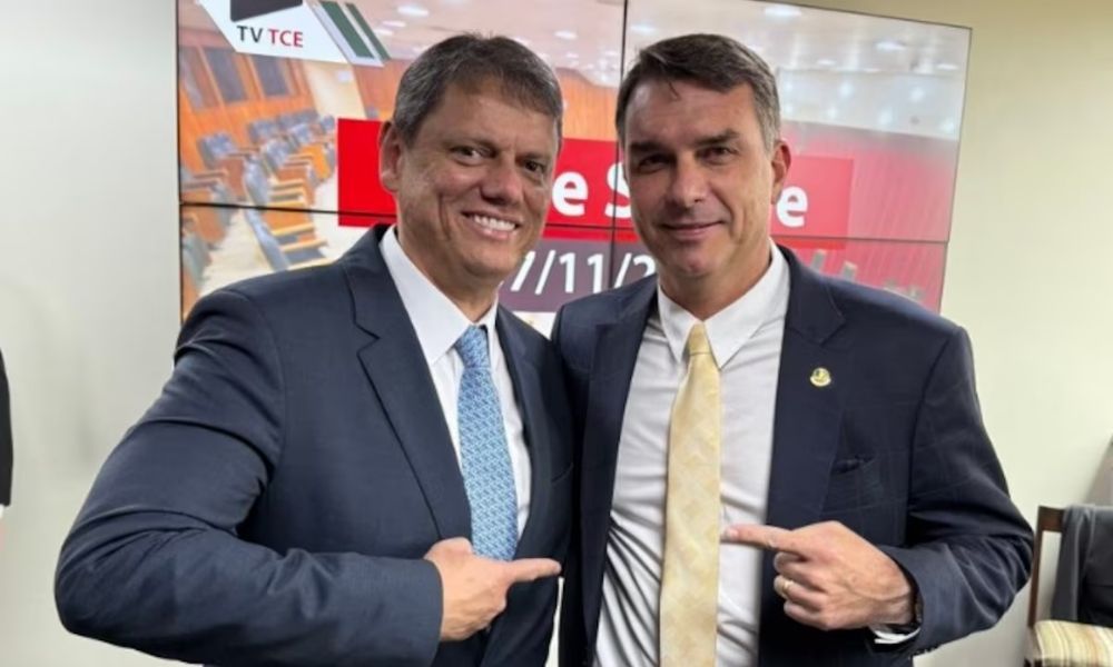 Imagem da notícia: Tarcísio articula mais de 90 atos pró-Flávio Bolsonaro na reta final em SP