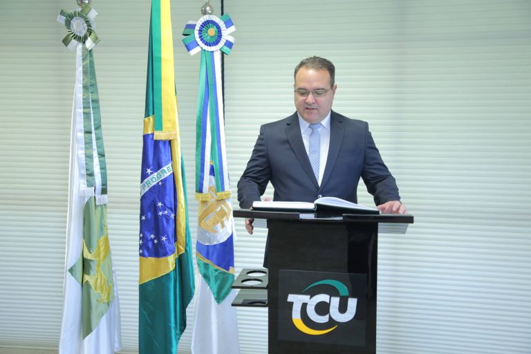 Imagem da notícia: Aliados de Flávio veem Jorge Oliveira como favorito para o STF