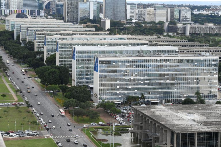 Imagem da notícia: Gestão de pessoas na Administração Pública tem quadriênio histórico
