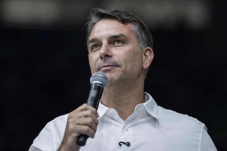 Imagem da notícia: Bancada digital ampliada no Congresso mira reversão da regulação das big techs