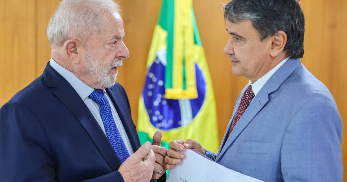 Imagem da notícia: Governo federal desembolsa R$ 238 milhões para mensagens a beneficiários