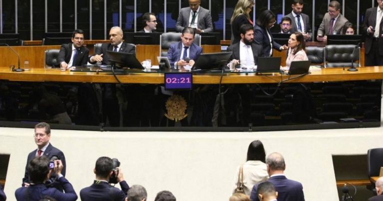 Imagem da notícia: Câmara aprova ampliação do teto do MEI e perdão de dívidas